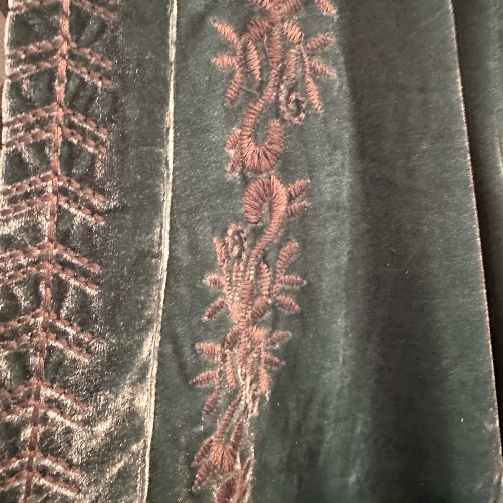 Gorgeous Embroidered Velvet Open Front Cardigan - Deep green/Teal, XL - Picture 5 of 8